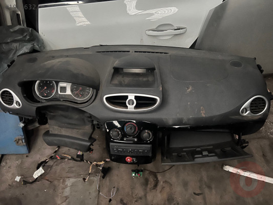 Renault Clio 3 Dolu Göğüs Çıkma