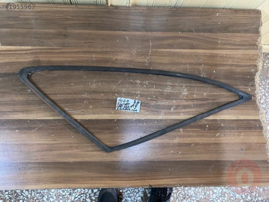 FORD ESCORT SAĞ ARKA KAPI KELEBEK CAM LASTİĞİ ORJİNAL ÇIKMA