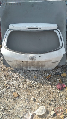 Toyota yaris çıkma bagaj kapağı az hasarlı