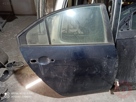 Nissan Primera P12 sağ arka kapı Sağ Arka kapı camı Sağ Arka