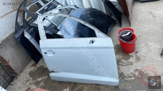 AUDİ A3 HB SAĞ ÖN KAPI ORJİNAL ÇIKMA