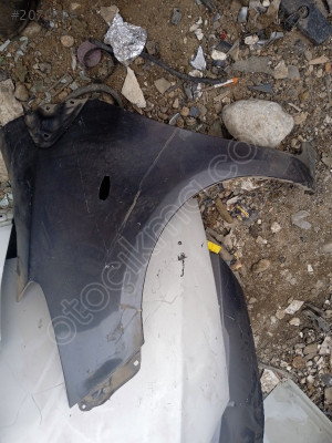 Toyota Yaris sol ön çamurluk