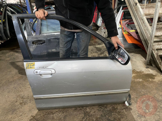 MAZDA 323 FAMİLY SAĞ ÖN KAPI ORJİNAL ÇIKMA 1997-2001 MODEL