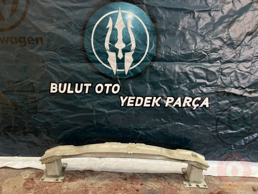 AUDİ A3 ÖN TAMPON DEMİRİ ÇIKMA