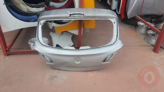 OPEL CORSA E ARKA BAGAJ SEFALILAR OTO ÇIKMA