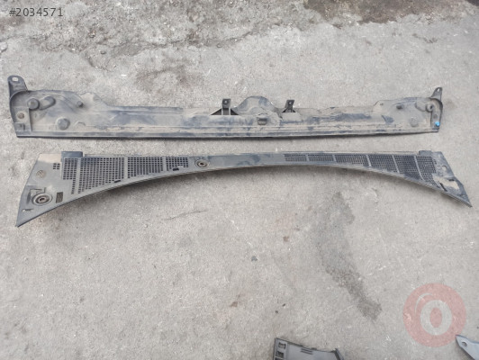 RENAULT MEGANE 4 ÖN CAM IZGARASI