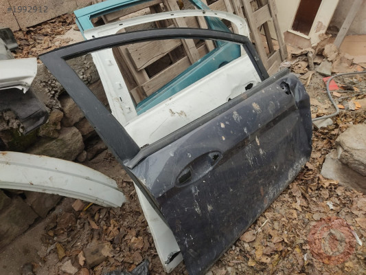 Ford fiyasta sol ön kapı