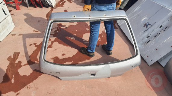Peugeot 106 arka bagaj sefalılar oto cıkma