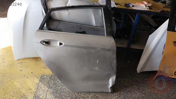 FORD FİSTA SAĞ ARKA KAPİ