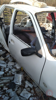 ford fiesta flair çıkma sağ ön kapı