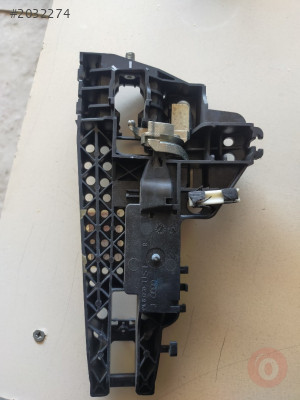 AUDİ A8 KAPI KOLU İÇ BRAKETİ SAĞ 4H0839886