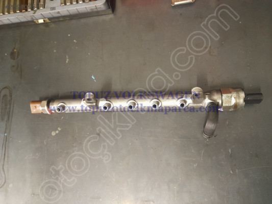 VW Jetta 1.6 Tdi Cay Motor Rail Borusu Çıkma Orjinal 03L