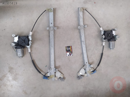 Nissan Almera Orjinal Ön Cam Krikosu (04-08)