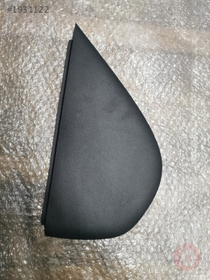 5C6858248 ÖN GÖĞÜS YAN KAPAK SAĞ JETTA 2011>>2018 FARKLI ÜRÜ