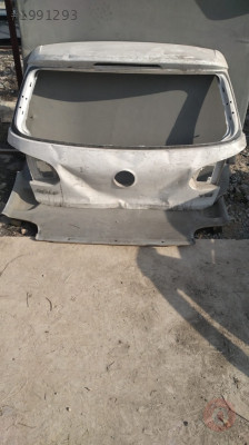 Volkswagen golf çıkma bagaj kapağı az hasarlı