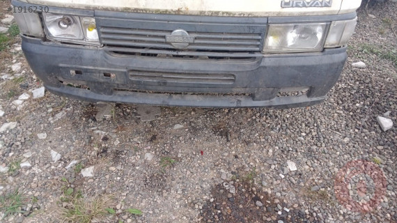 1998 model nissan urvan 2.5 çıkma ön tampon