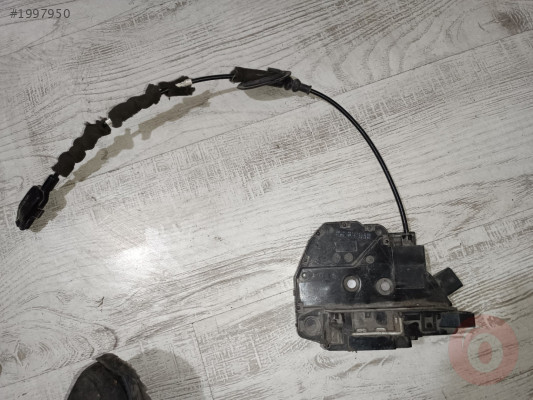Renault Clio 4 sağ ön kapı kilidi