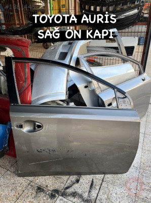 Toyota auris sağ ön kapı orjinal