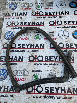 2K0843794E vw caddy 2008 sürgülü kapı alt toz lastiği