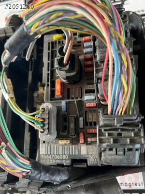 Peugeot Expert sigorta tablası 9664706080 BSM-R03