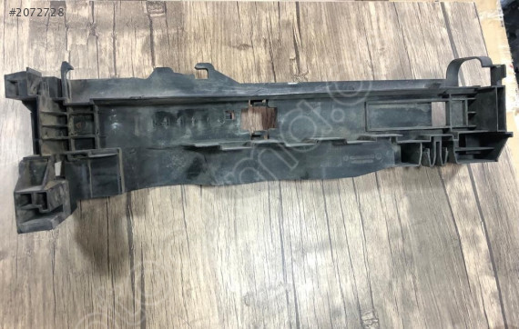 MERCEDES W205 C-CLASS DİZEL RADYATÖR SAĞ BRAKETİ A0995040240