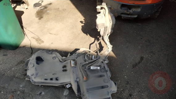 AUDİ A4 BENZİN DEPOSU 1.8