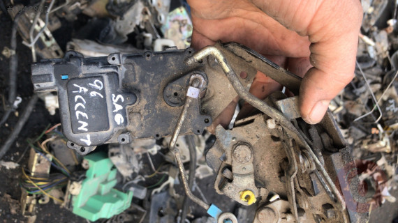 Hyundai Accent sağ ön kapı kilidi