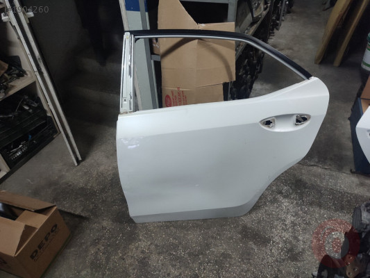 Toyota Corolla sol arka kapı çıkma orjinal