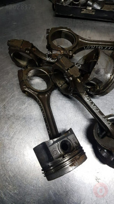 Volvo 460 piston kolları çıkma