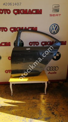 Skoda süperB sol arka kapı