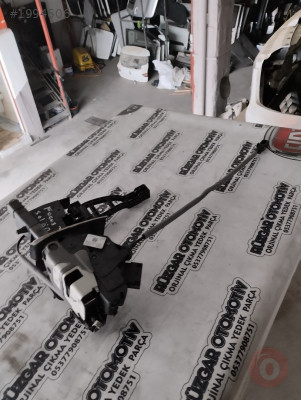 BM5A-A21813-AE Ford focus sol ön kapı kilidi