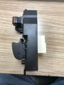 Oto Çıkma Parça / Toyota / Yaris / Oto Cam / Cam Düğmesi / Sıfır Parça 