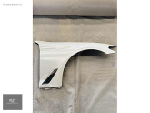 BMW G30 BEYAZ SAĞ ÇAMURLUK BOYASIZ BRAKETLERİ ÜSTÜNDE