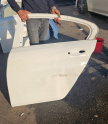 BMW 5 SERİSİ G30 BEYAZ SOL ARKA KAPI ORJİNAL.