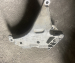 Oto Çıkma Parça / Volkswagen / Caddy / Motor / Takozu & Kulağı / Çıkma Parça 