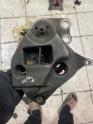 CLİO 2 MOTOR BAĞLANTI BRAKETİ ORJİNAL ÇIKMA