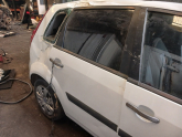 FORD FİESTA SAĞ ARKA KAPI ÇIKMA