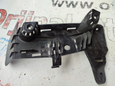 5Q1864775A  golf 7 ayak dinlendirme braketi