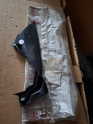 Citreon C4 ön cam izgara ucu sol 8251.V4