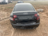 Audi A6.  Bagaj kapak.
