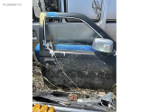 Nissan Nissan pikap sağ ön kapı