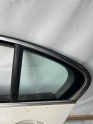 43R-001582 BMW F10 5 Serisi sol arka kapı 22 kelebek cam  camı