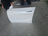 TESLA MODEL Y BEYAZ SOL ÖN KAPI ORJINAL GÖÇÜKLÜK
