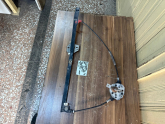 Oto Çıkma Parça / Volkswagen / Transporter / Oto Cam / Cam Krikosu / Çıkma Parça 