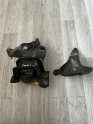 Oto Çıkma Parça / Renault / Symbol / Motor / Takozu & Kulağı / Çıkma Parça 