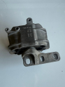 Oto Çıkma Parça / Volkswagen / Jetta / Motor / Takozu & Kulağı / Çıkma Parça 
