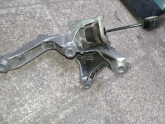 Oto Çıkma Parça / Audi / A4 / Motor / Takozu & Kulağı / Çıkma Parça 