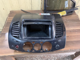 Oto Çıkma Parça / Mitsubishi / L200 / Teyp / Teyp Çerçevesi / Çıkma Parça 