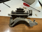 Oto Çıkma Parça / Dacia / Duster / Motor / Takozu & Kulağı / Çıkma Parça 