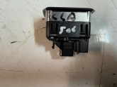 Oto Çıkma Parça / Mercedes / CLA / Oto Cam / Cam Düğmesi / Çıkma Parça 